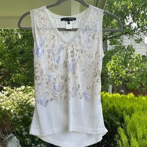 Les Copains tissue v neck sleeveless top. Size EU42.